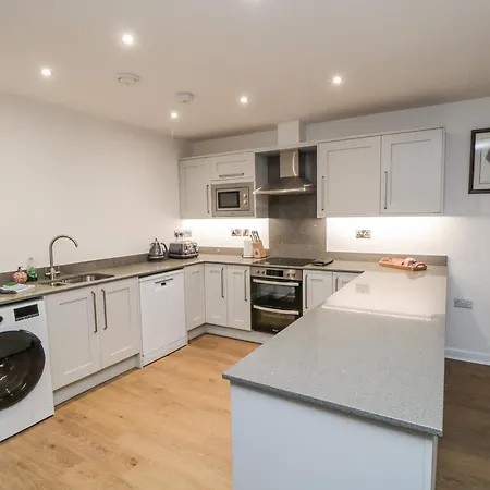 Appartamento 1, 19 Cleveland Terrace *