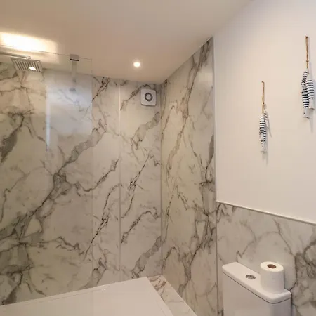 1, 19 Cleveland Terrace * וויטבי