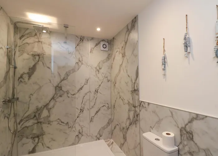 1, 19 Cleveland Terrace * Whitby